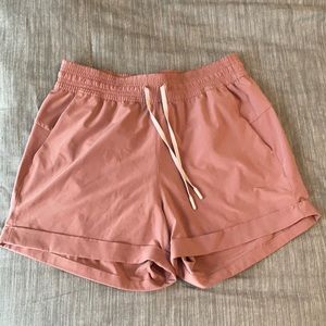 EUC Sz 6 Lululemon Spring Break Away 3” Quicksand